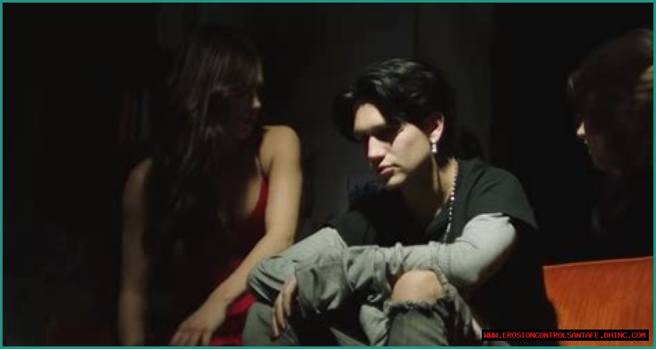 Charli D'Amelio stars in new Chase Hudson music video for 'America's Sweetheart'