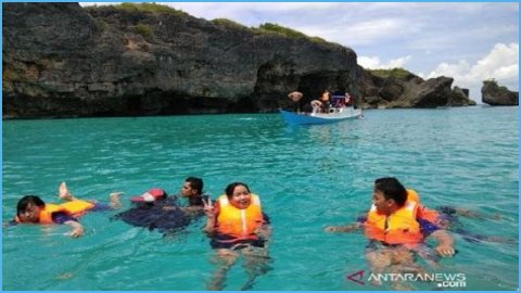 Top 10 Countries with Most Islands; Indonesia Ranks 6th