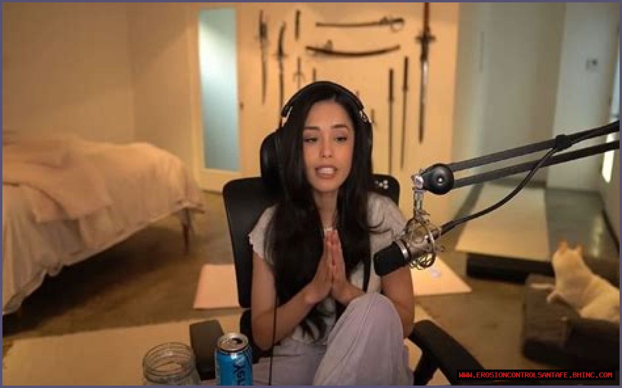 Valkyrae explains why she got emotional seeing Pokimane win the Legacy Award